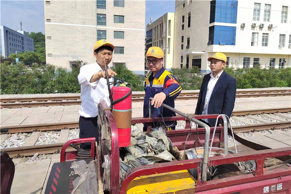 1686023348874091.jpg µ³Ô±¸É²¿ÉîÈëÉú²úÒ»Ïߣ¨1£©.jpg