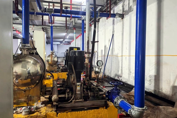 1691479456214811.jpg 1维修公寓楼老化供水管道 确保职工生涯用水_副本.jpg