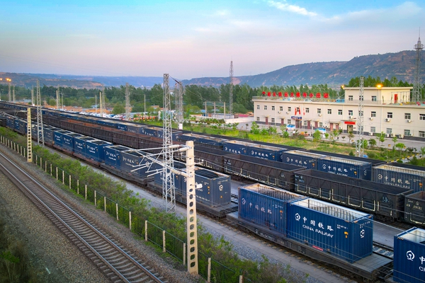 1691715449340574.jpg 集装箱绿色装运_副本.jpg