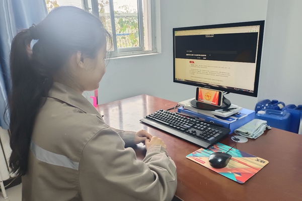 10��10�����������˷ֹ�˾ְ��ԢĿ�й�ʮ�˴�Ļʽ  ��Ӱ��ͯ����_����.jpg