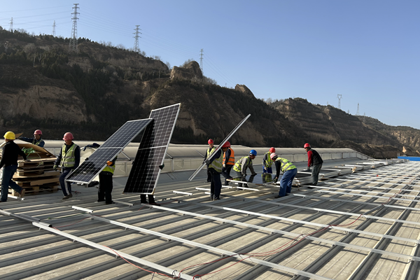 1702627268209236.png 2.搬运光伏组件1_副本.png