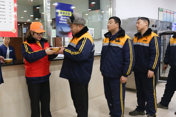 1705633853175669.jpg 慰问现场_副本.jpg