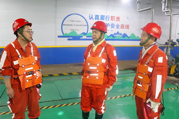 1726303033141354.jpg 文家坡-白书记.jpg