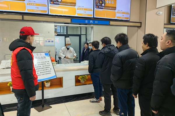 1735712752714889.jpg 大梵宇吃饺子.jpg