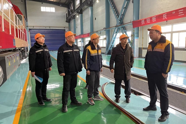 1735712940811653.jpg 机修车间检查慰问_副本.jpg