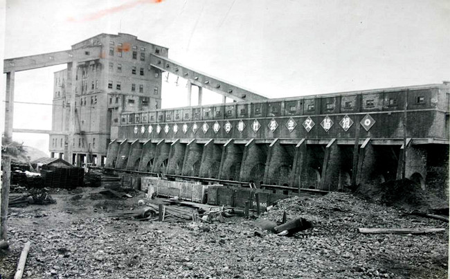 1747124835204488.jpg ¶þ¡¢Êµ¼ùͼÆ× н»ðÏà´«Ó³³õÐÄ¡ª¡ª1.¡°Ò»Î塱ʱÆÚ½¨ÉèÖеÄÍõʯ°¼¿ó_¸±±¾.jpg